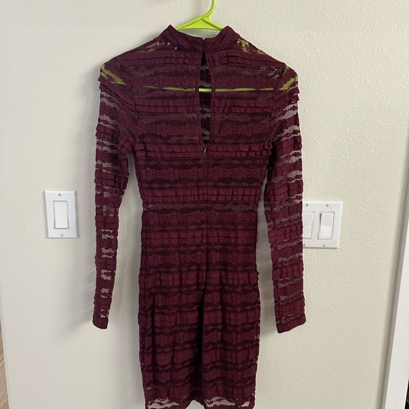 Lush Long Sleeved Dress - Picture 3 of 4
